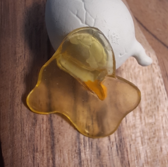 GUDETAMA Collectible "Check Before You Crack" - Picture 9 of 16